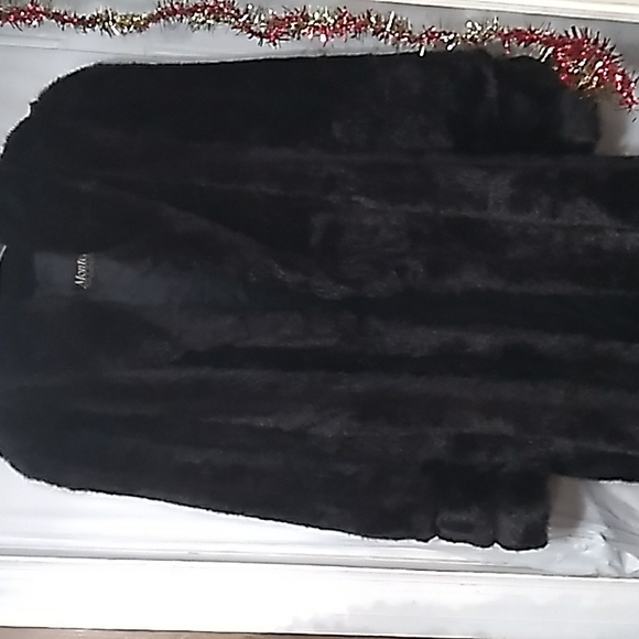 MONTEREY FASHION FAUX FUR COAT FULL LENGTH - Picture 7 of 17